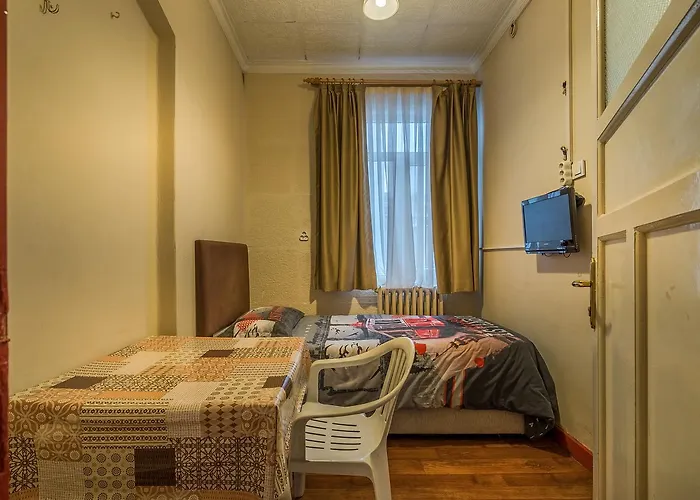 Hotell Erenler Hotel & Hostel